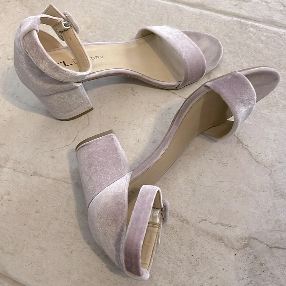 Chinese Laundry Lavender Heels - Picture 6 of 8